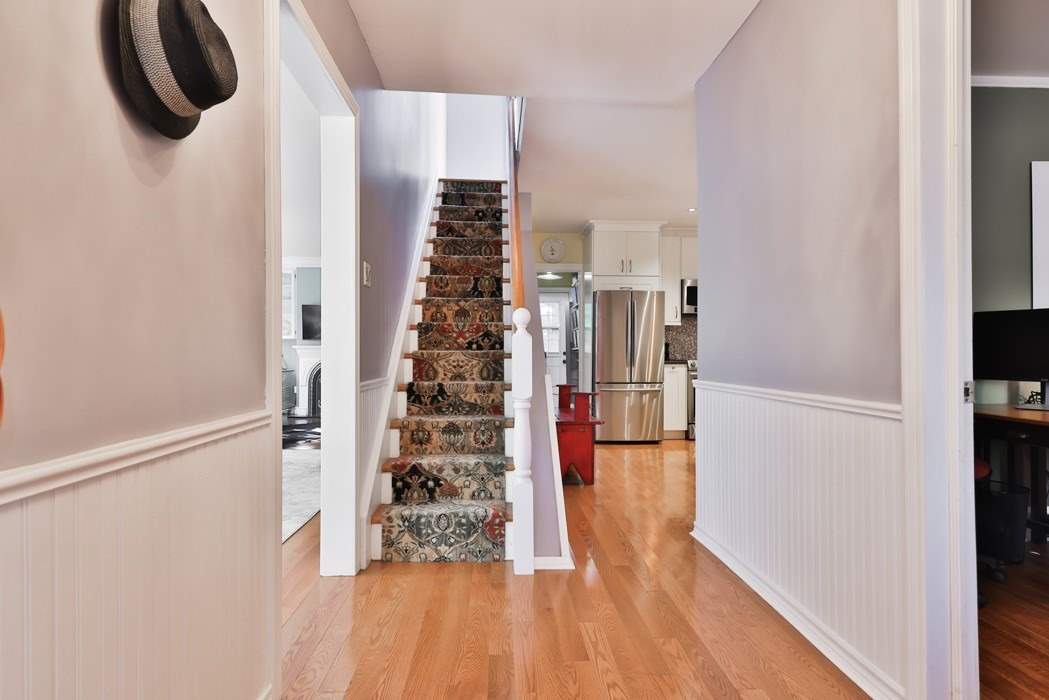 38 John St S