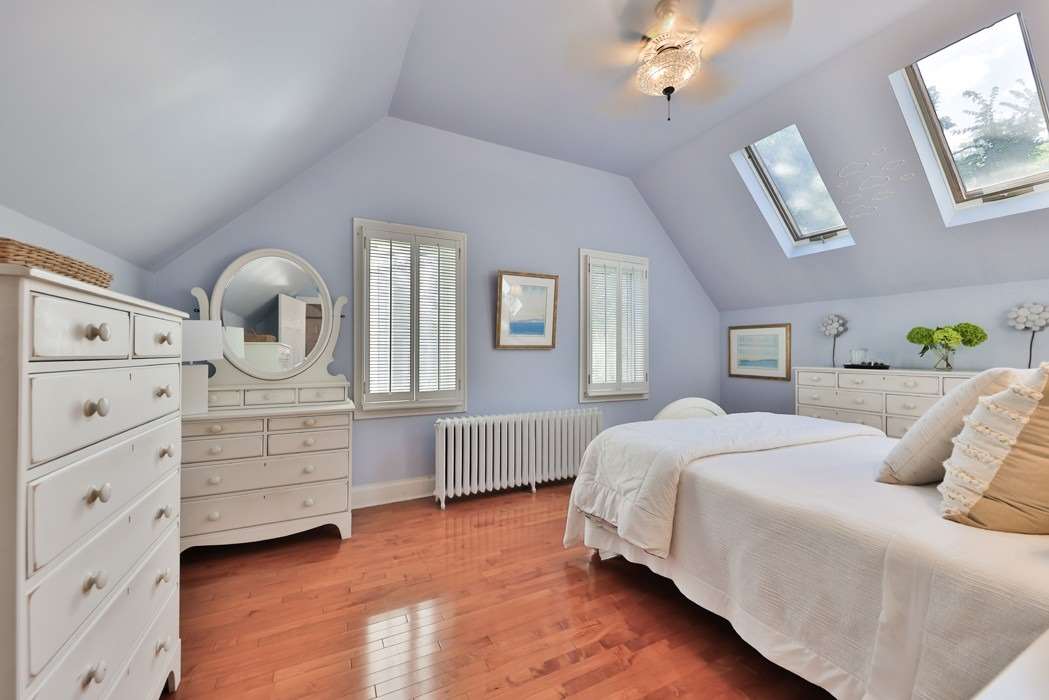 38 John St S