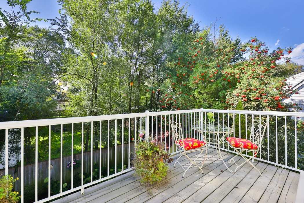 38 John St S