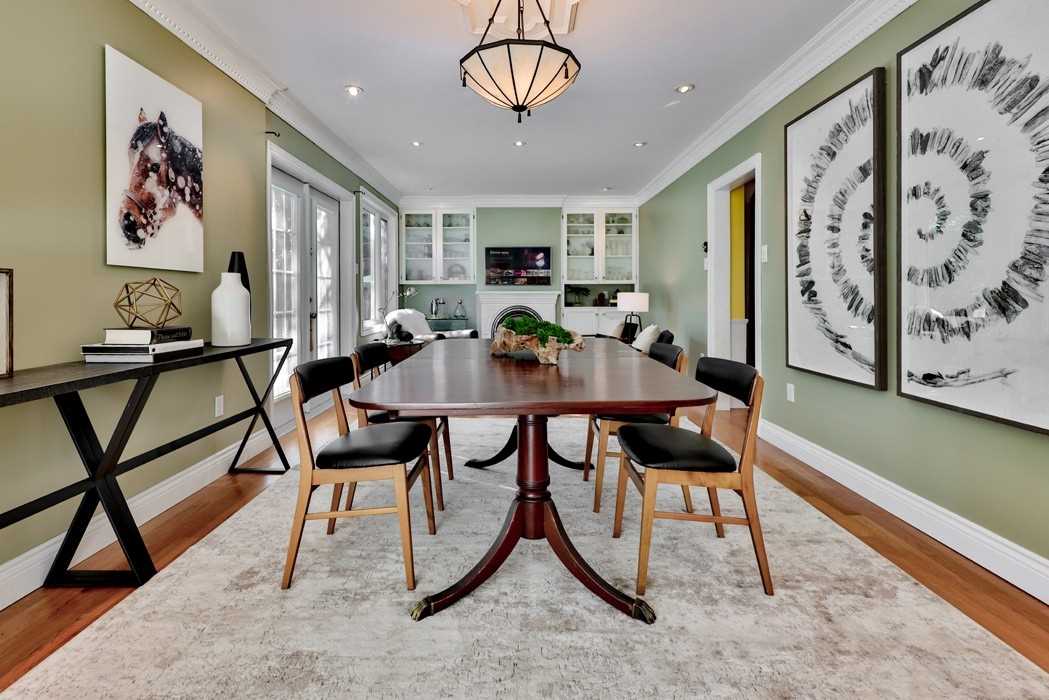 38 John St S