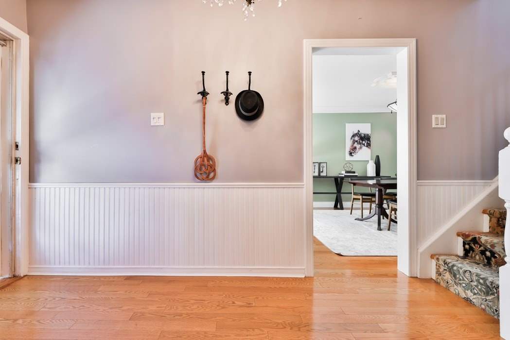 38 John St S