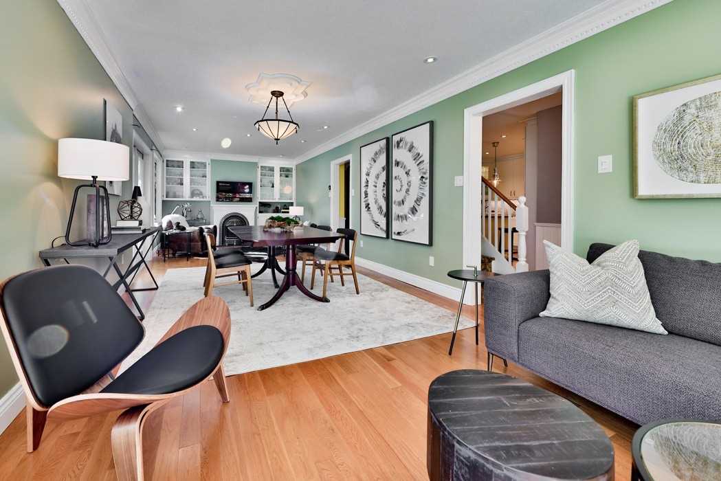38 John St S