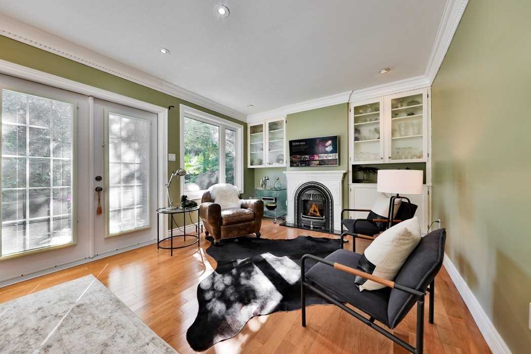 38 John St S