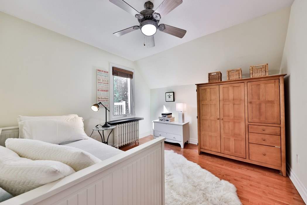 38 John St S