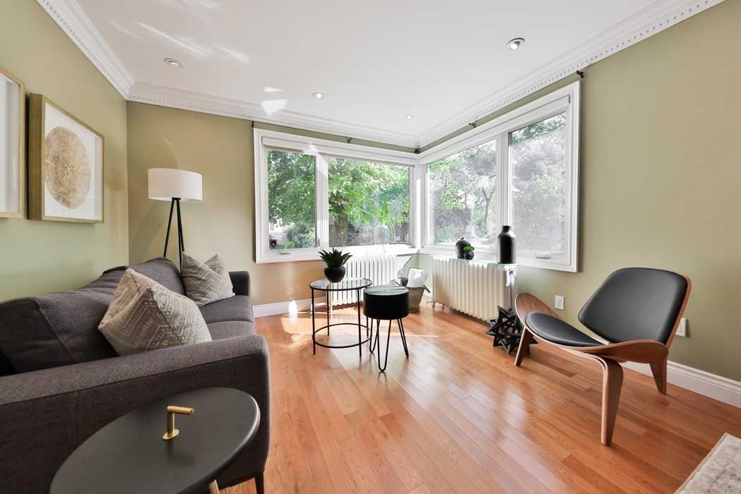 38 John St S
