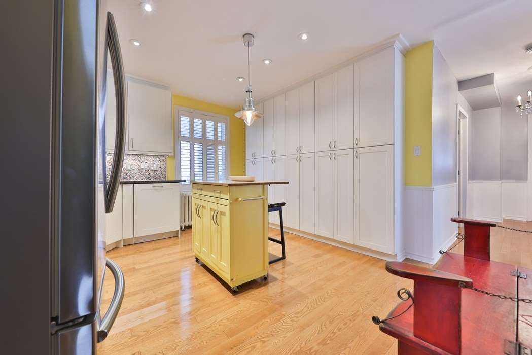 38 John St S