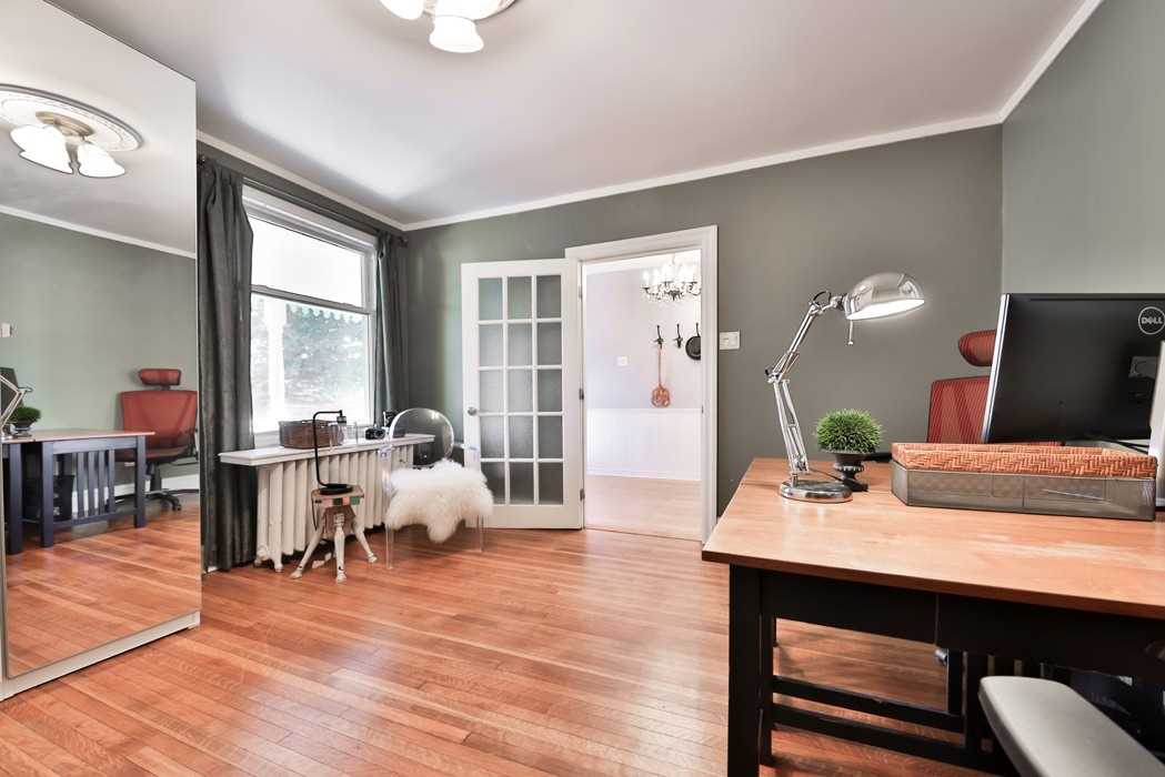 38 John St S