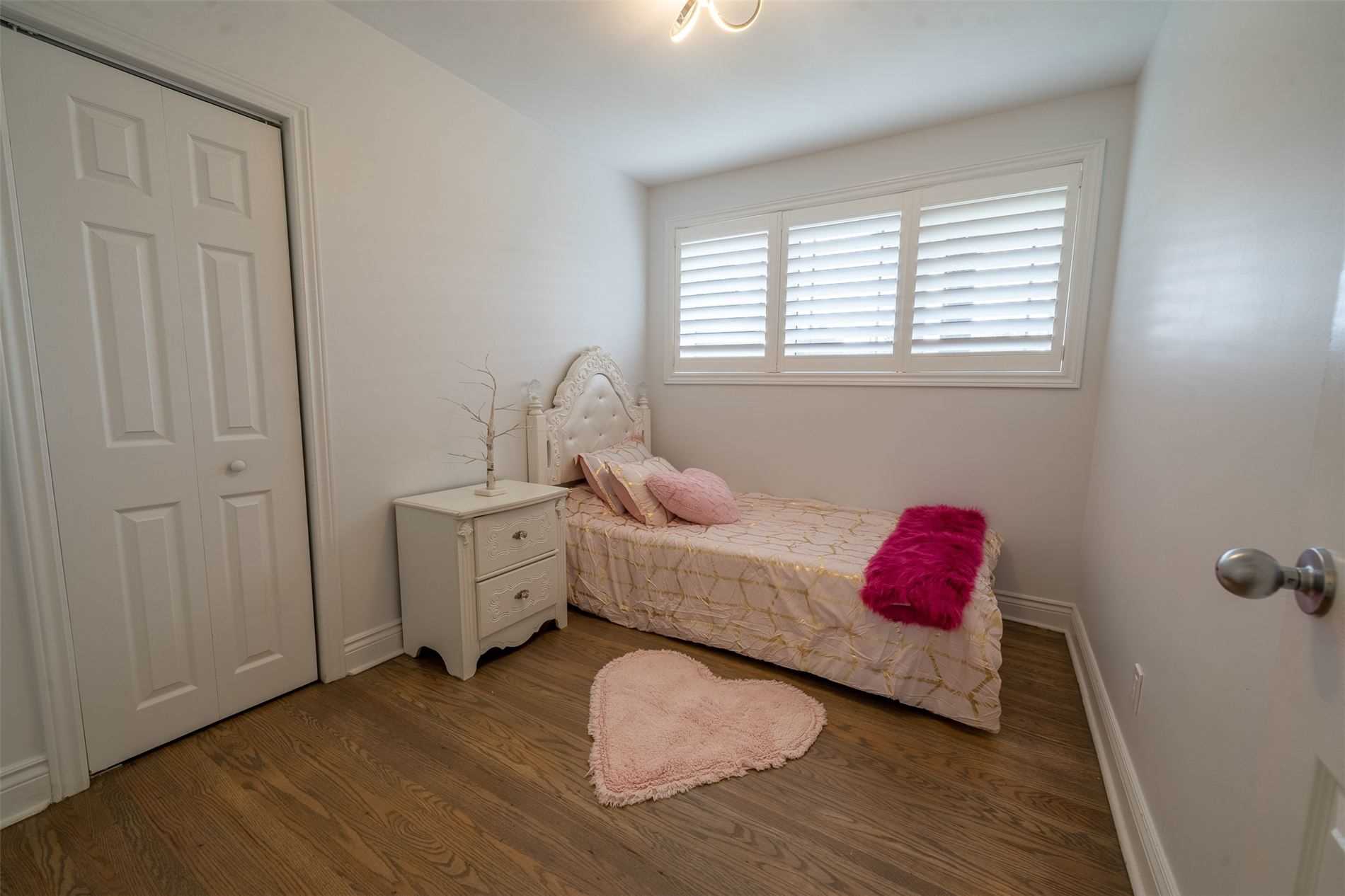 401 Dorchester Cres
