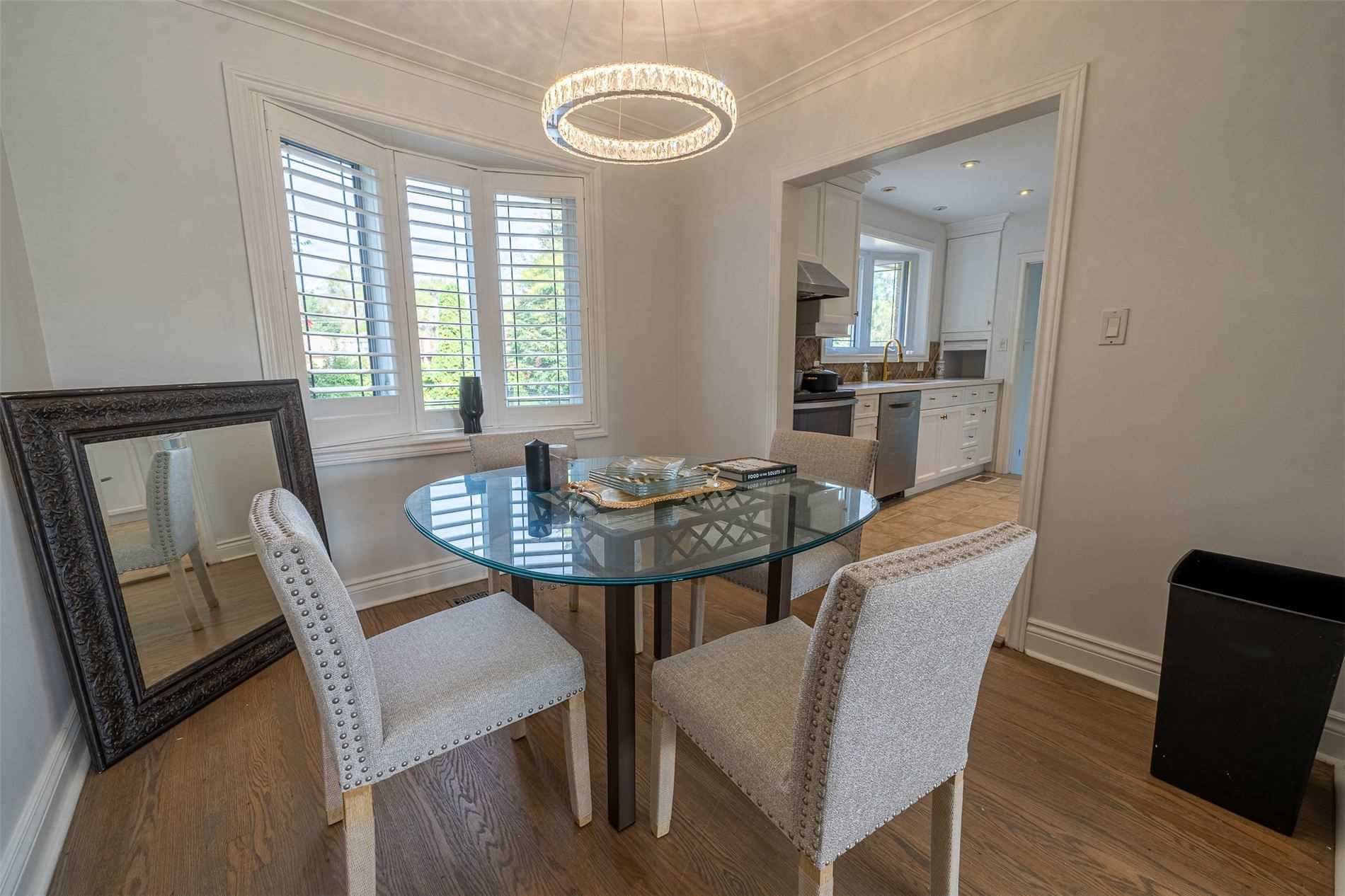 401 Dorchester Cres