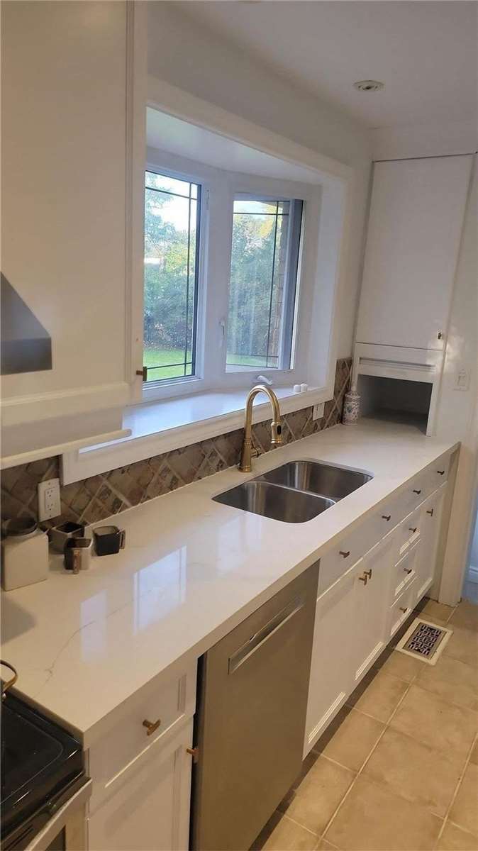 401 Dorchester Cres