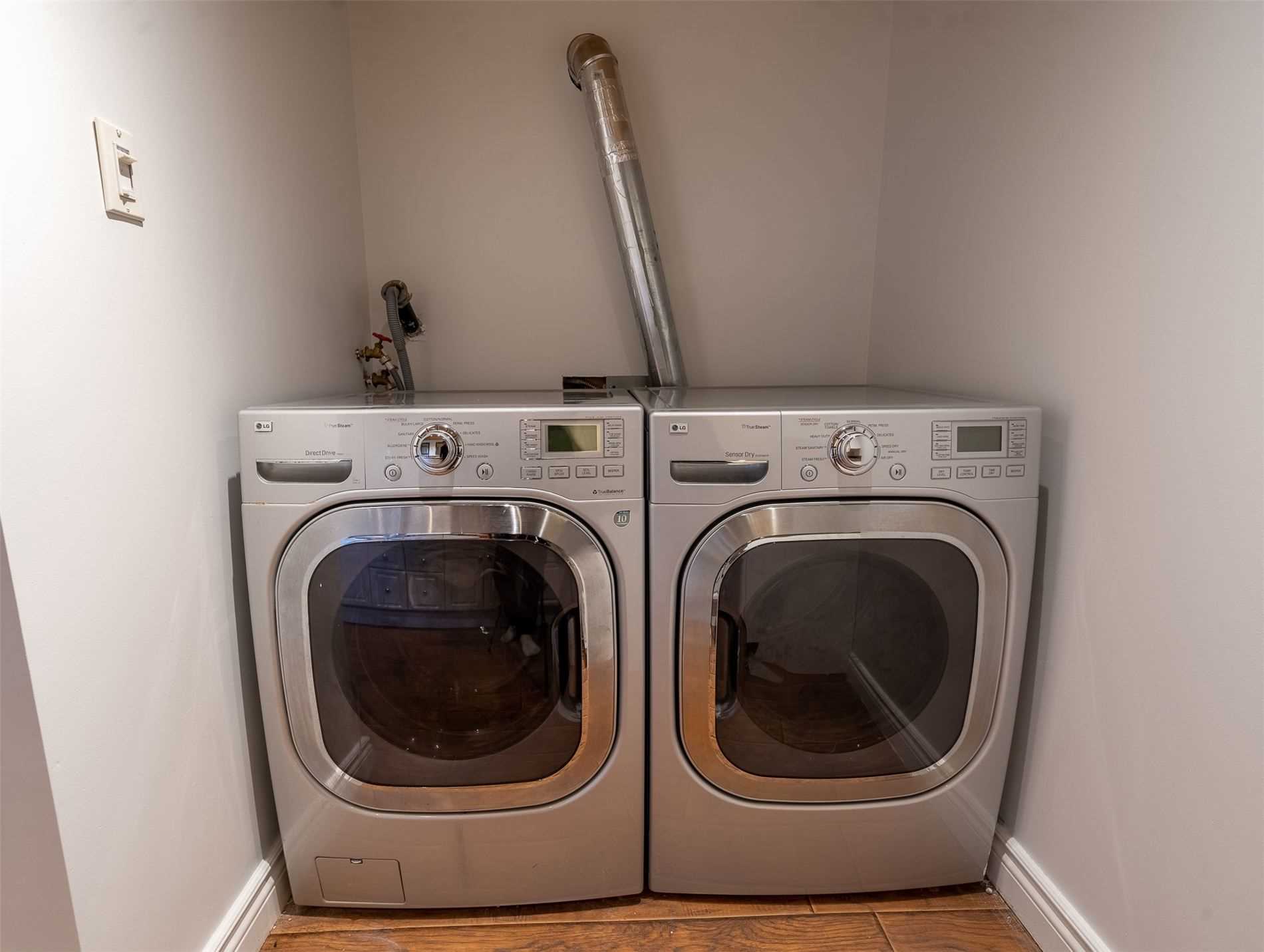 401 Dorchester Cres