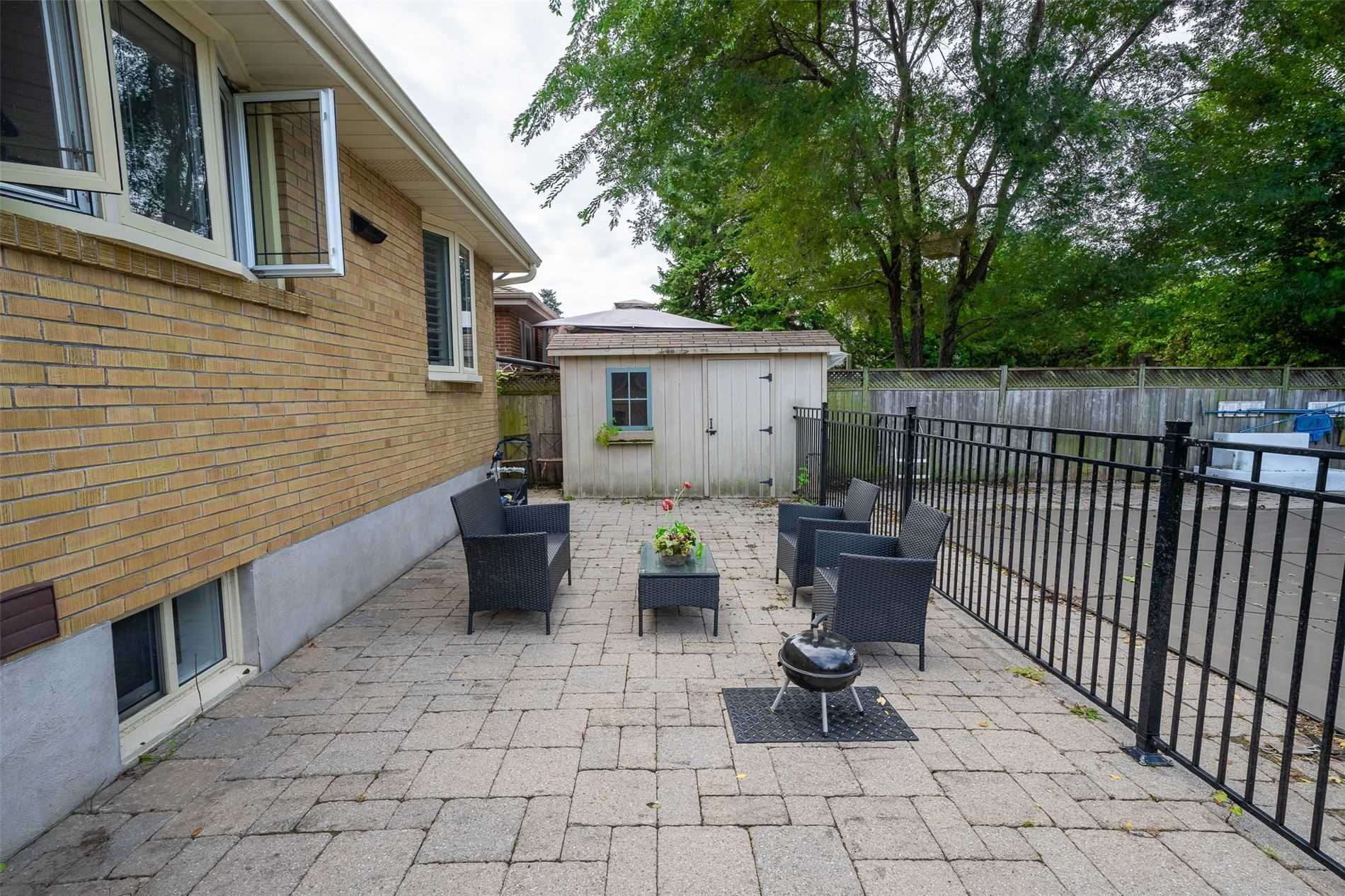 401 Dorchester Cres