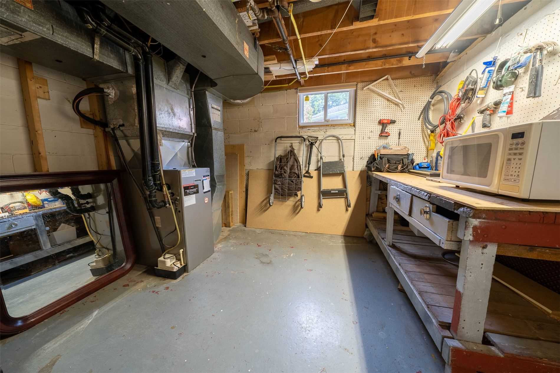 401 Dorchester Cres