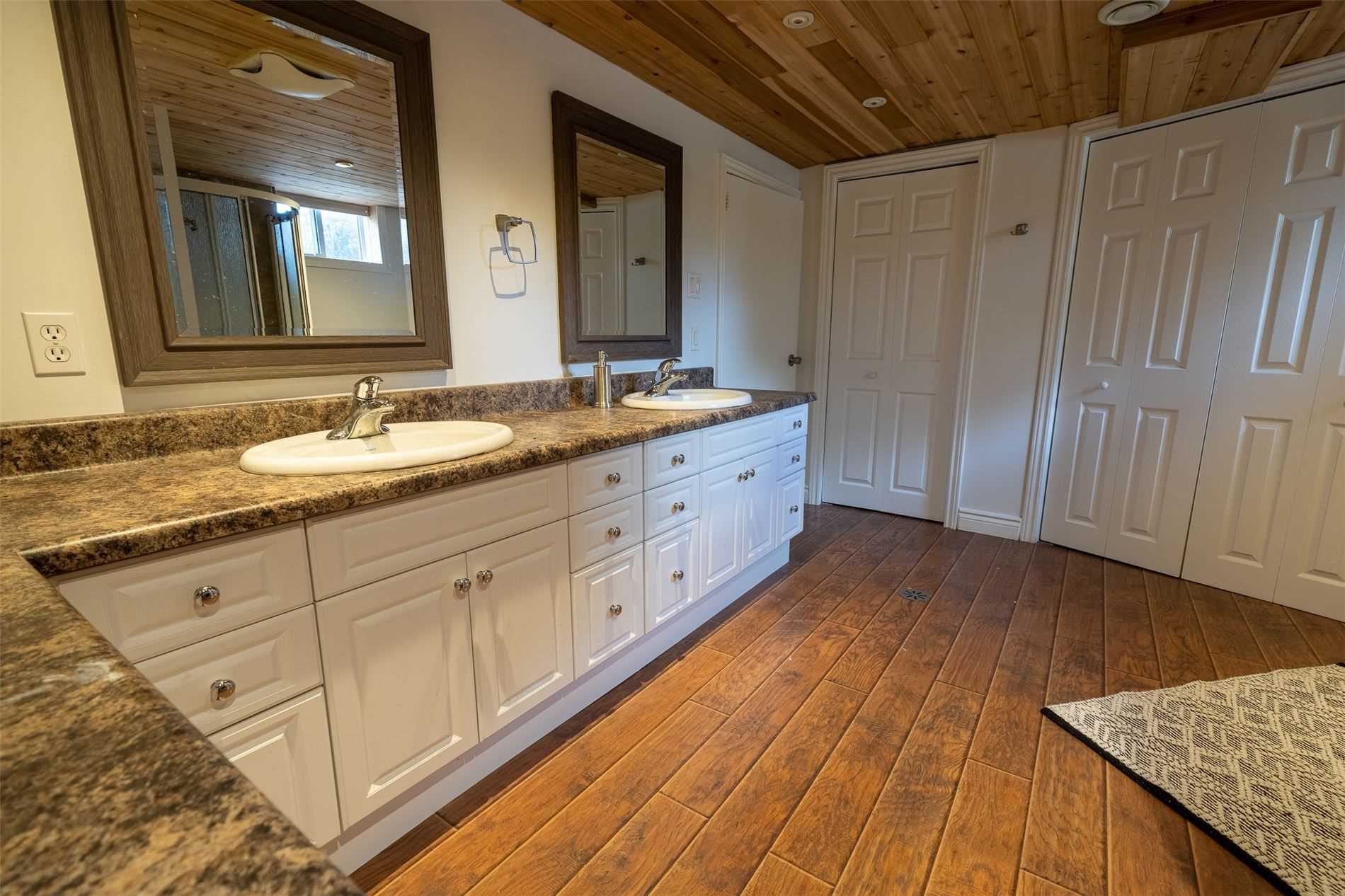 401 Dorchester Cres