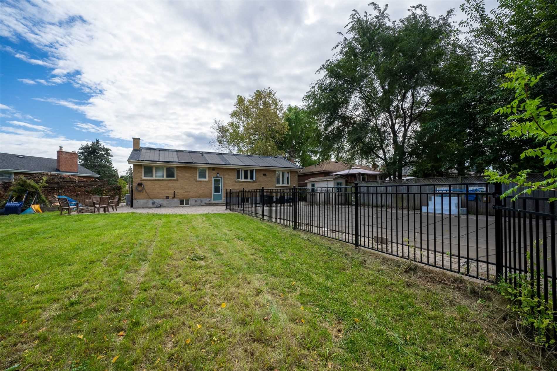 401 Dorchester Cres