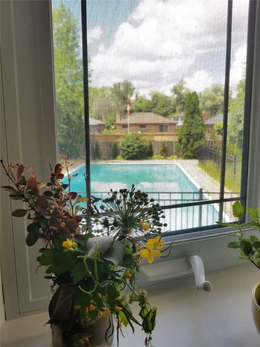 401 Dorchester Cres