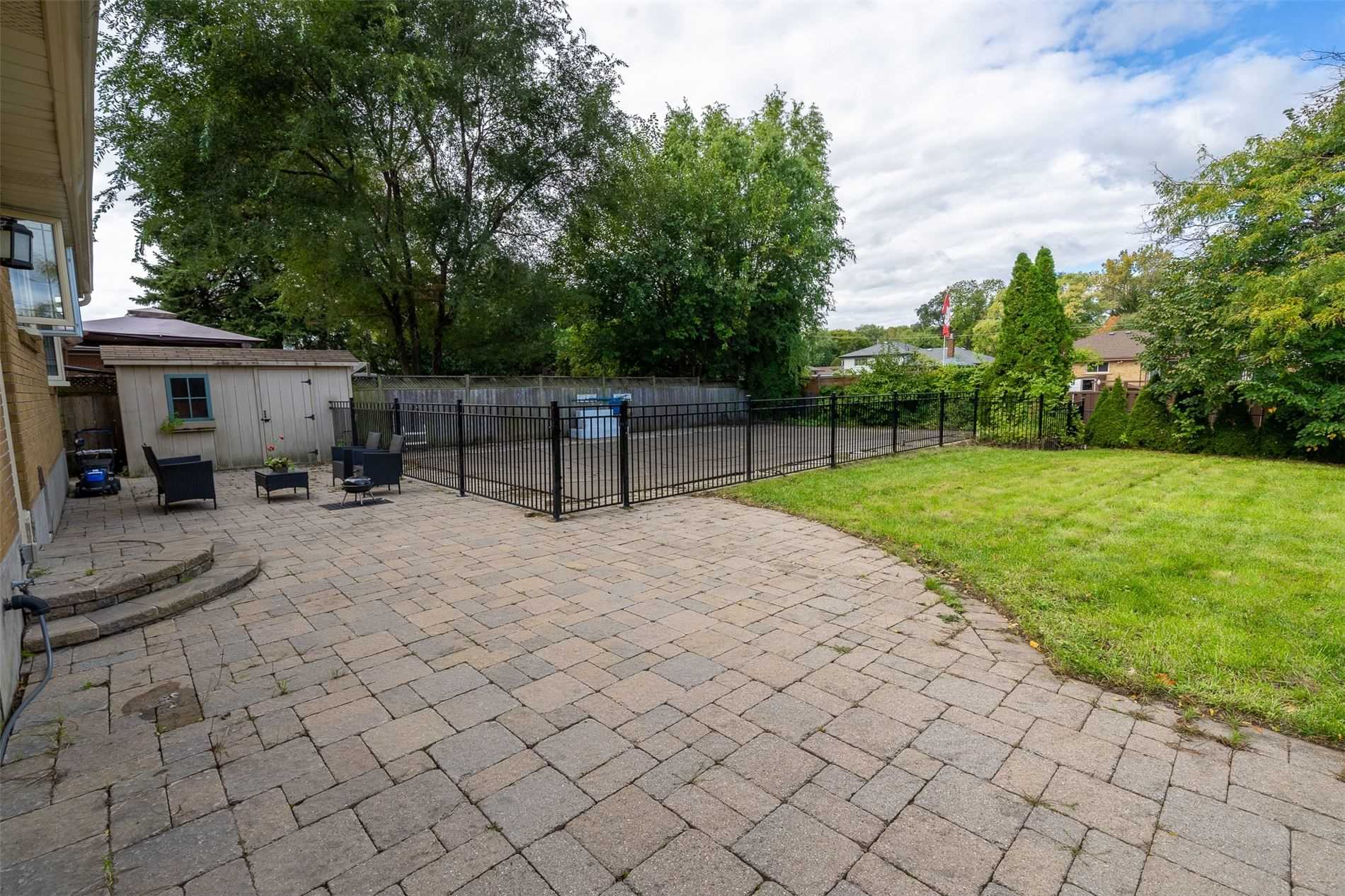 401 Dorchester Cres