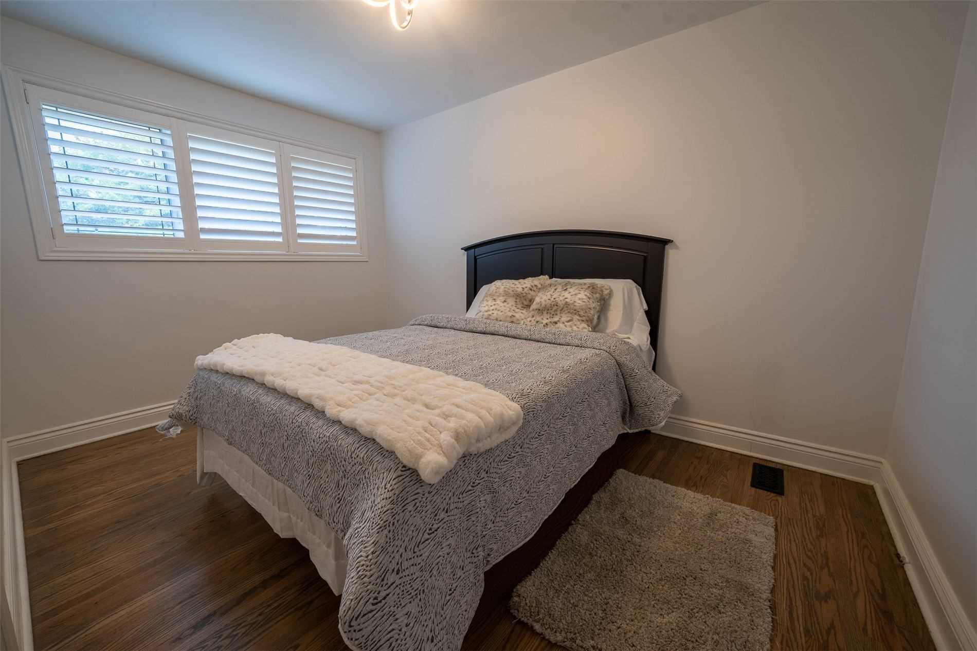 401 Dorchester Cres