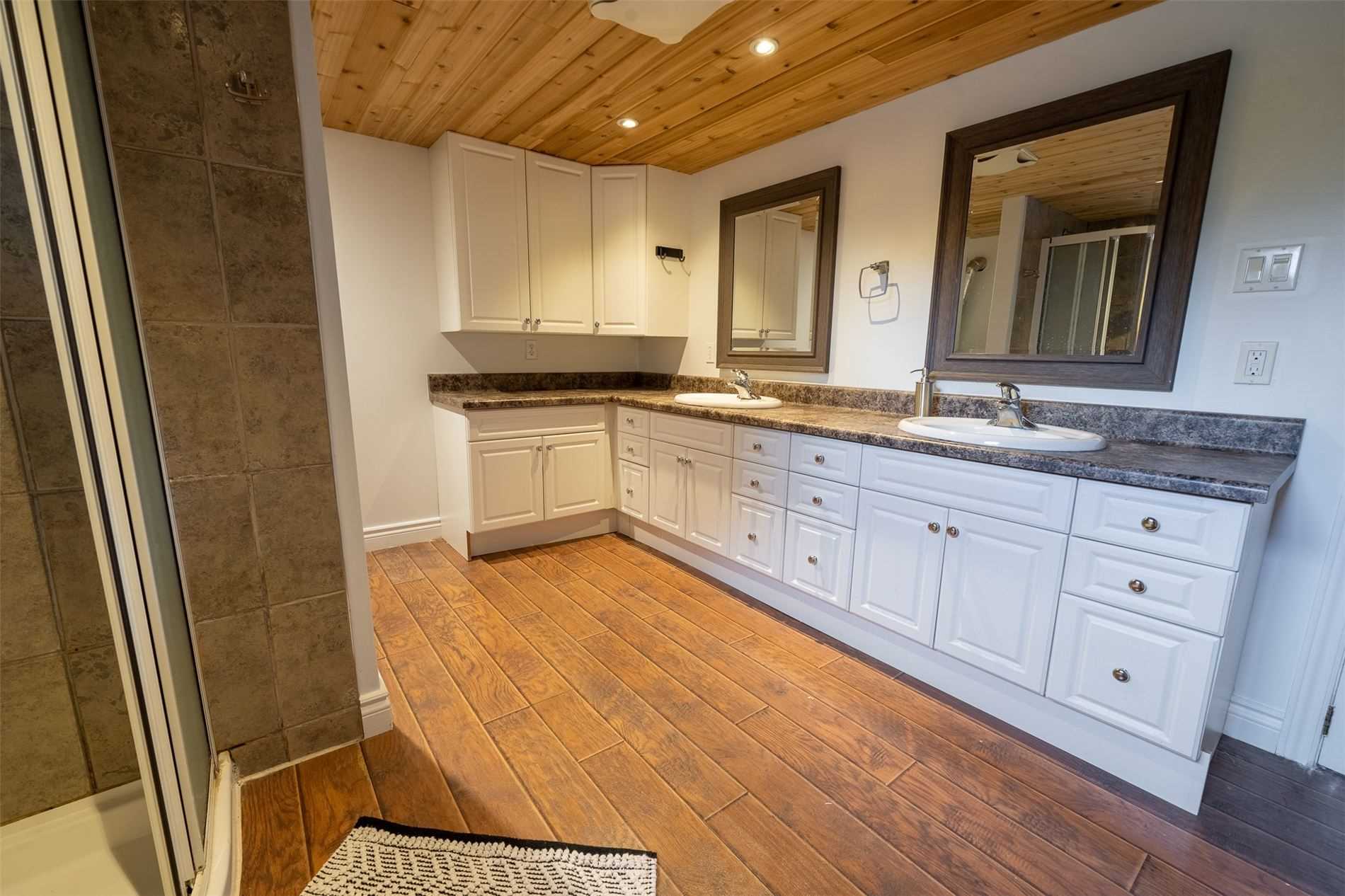 401 Dorchester Cres