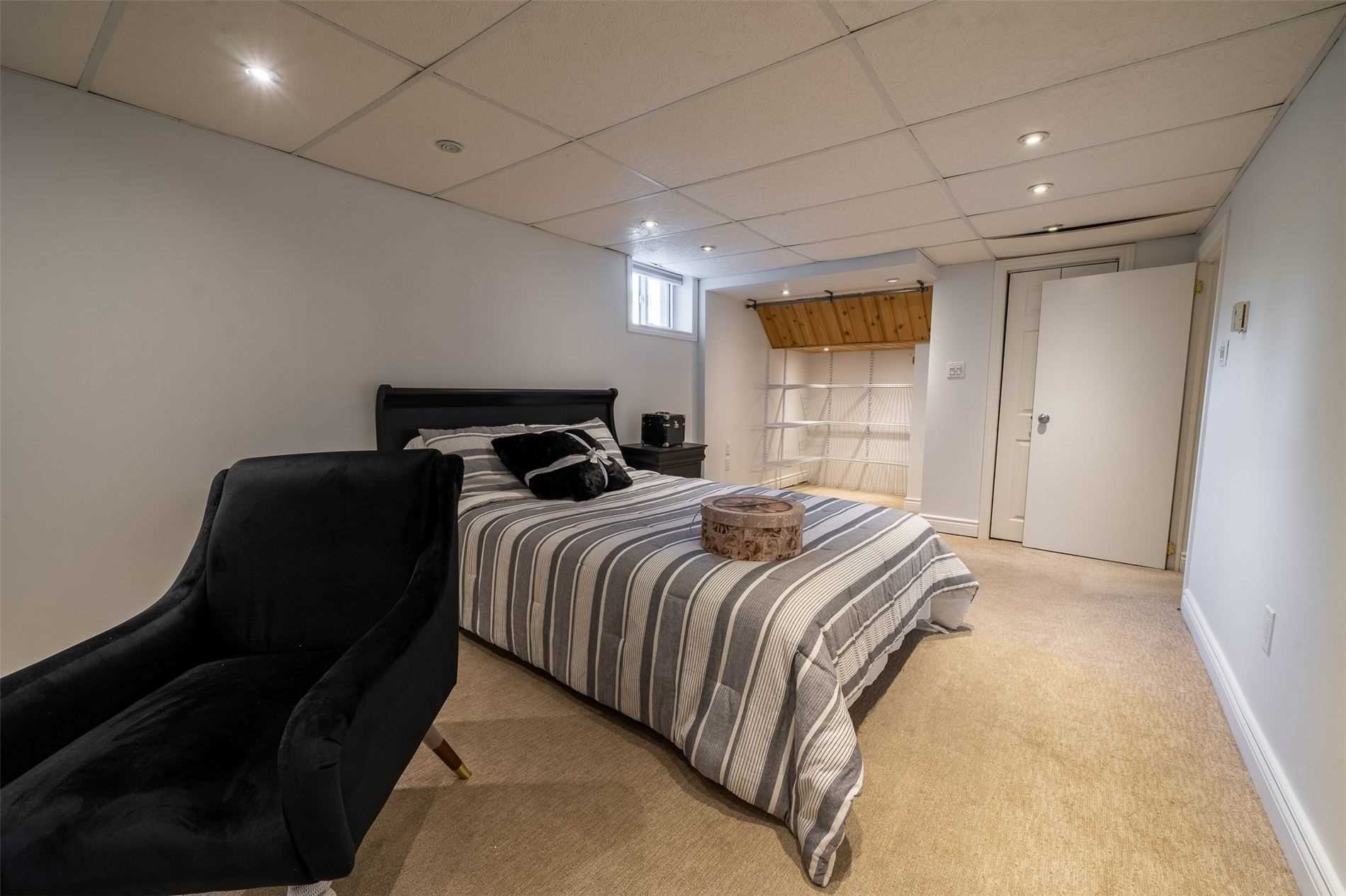 401 Dorchester Cres