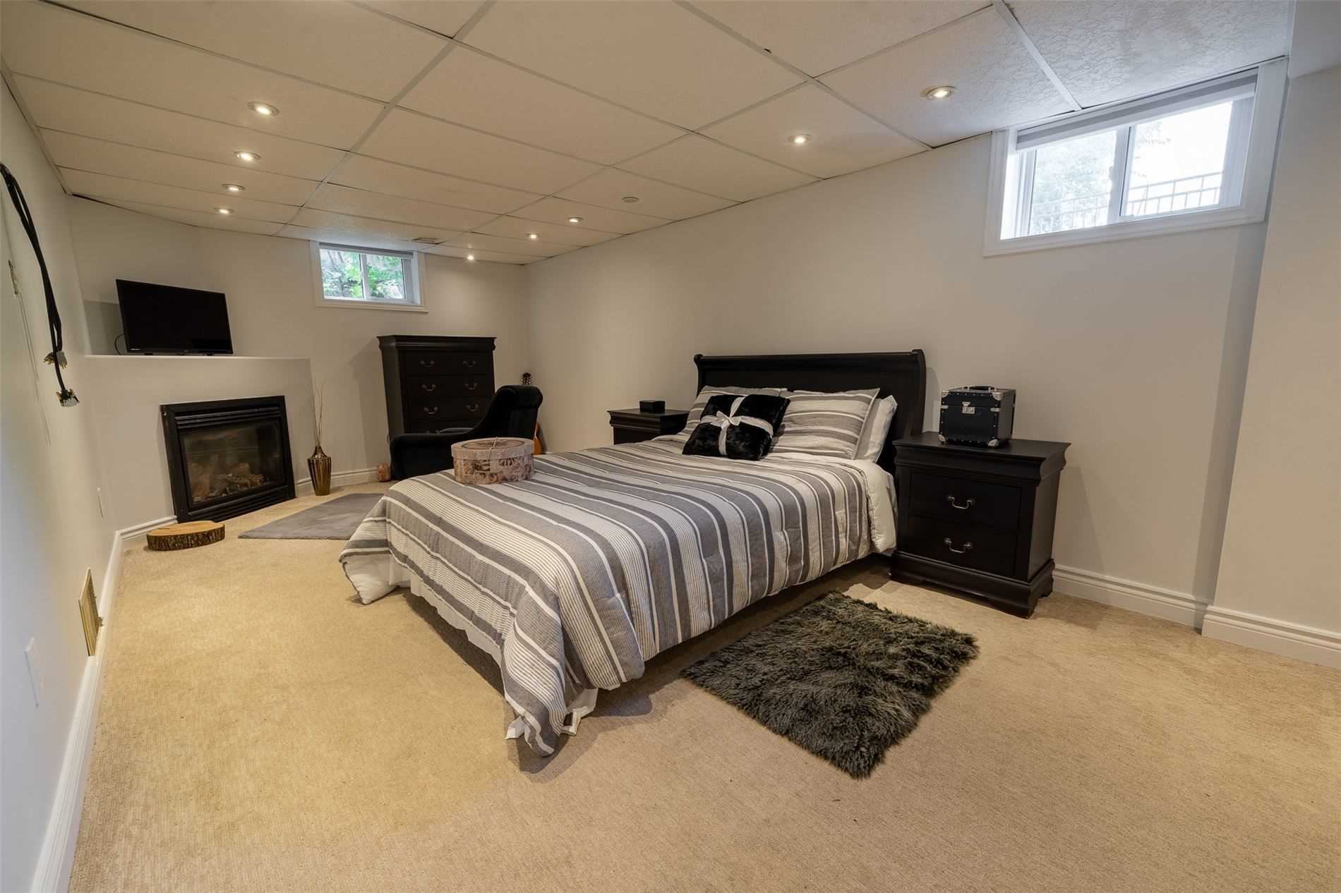 401 Dorchester Cres