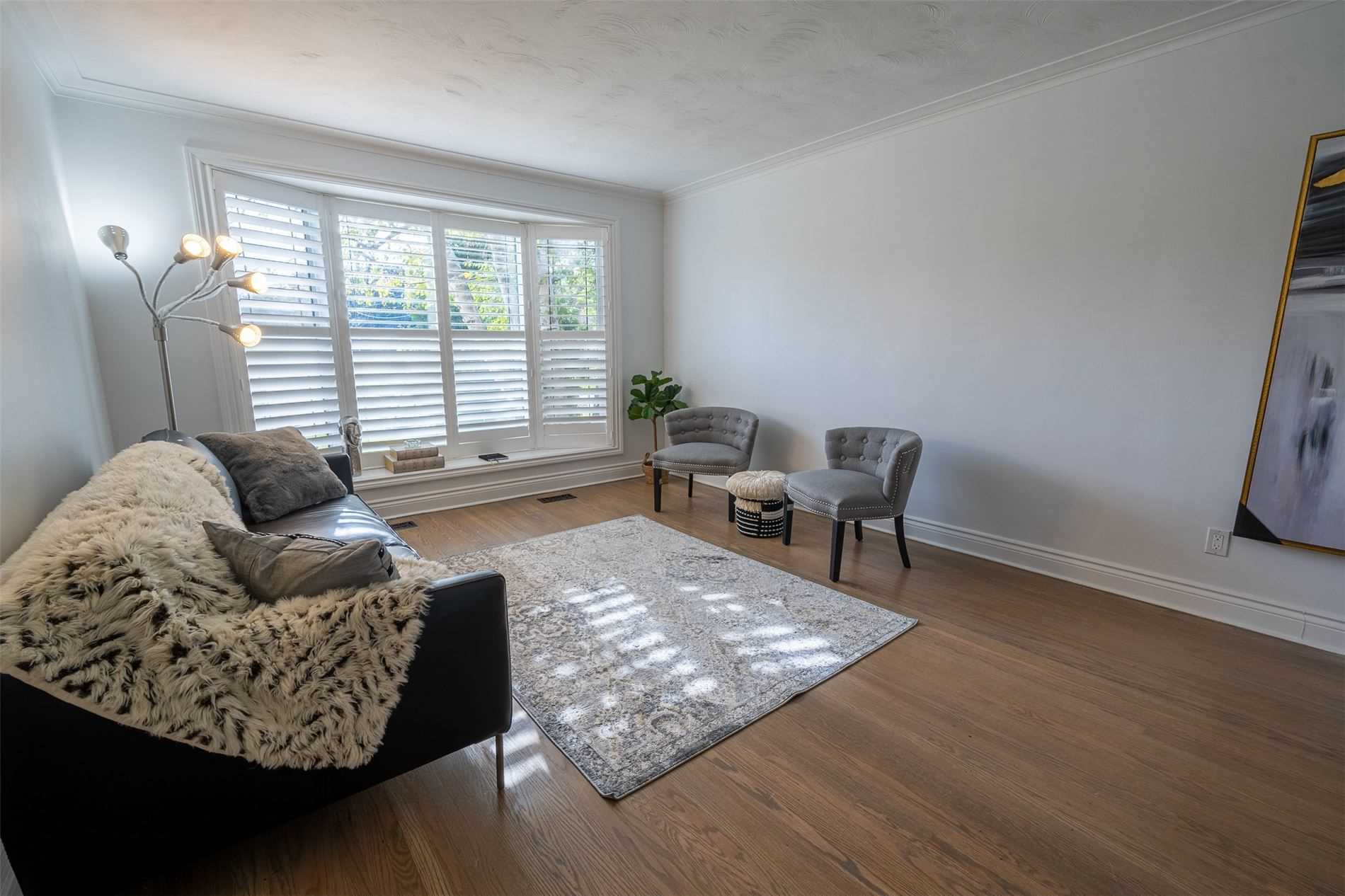 401 Dorchester Cres