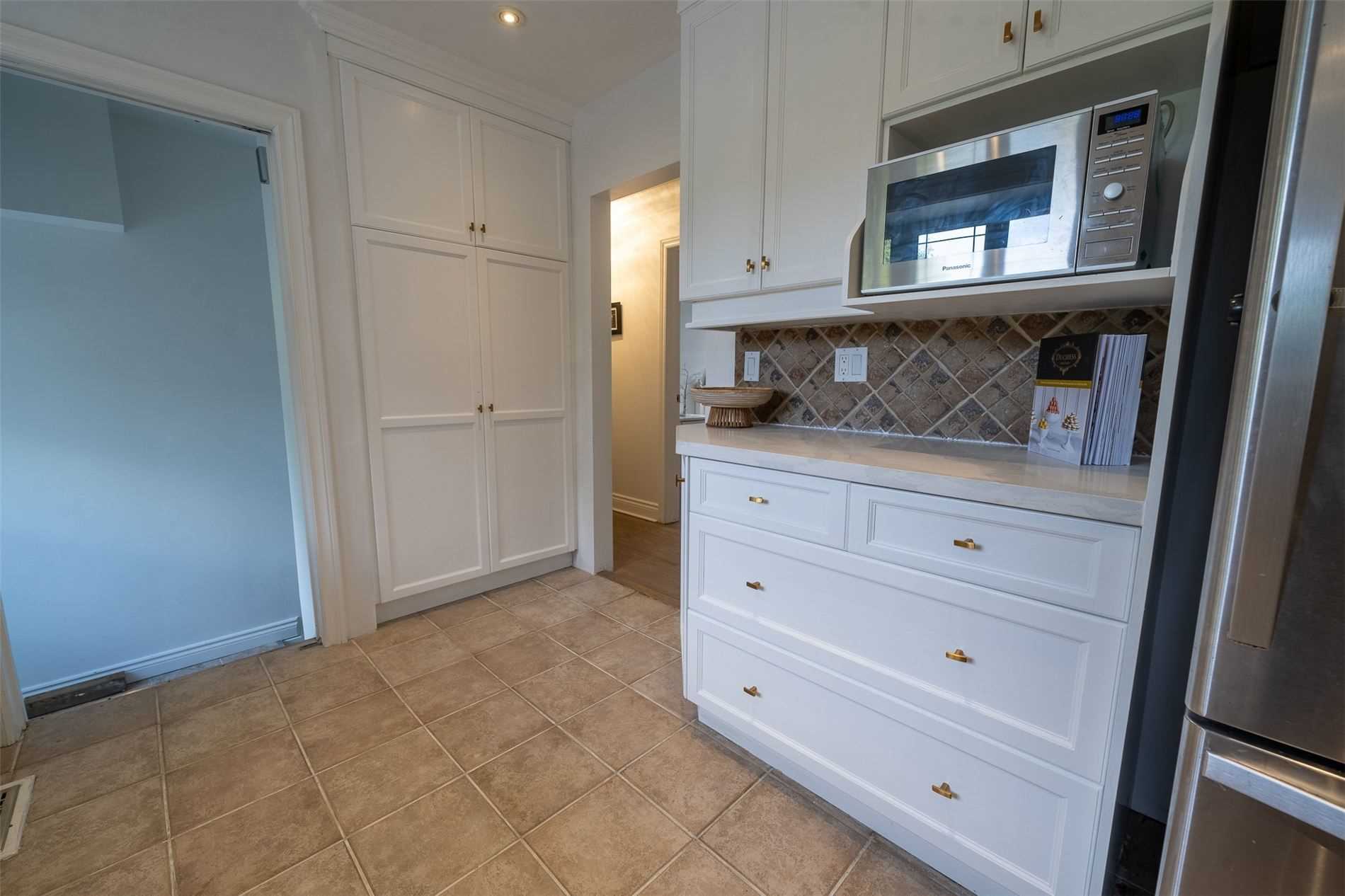 401 Dorchester Cres
