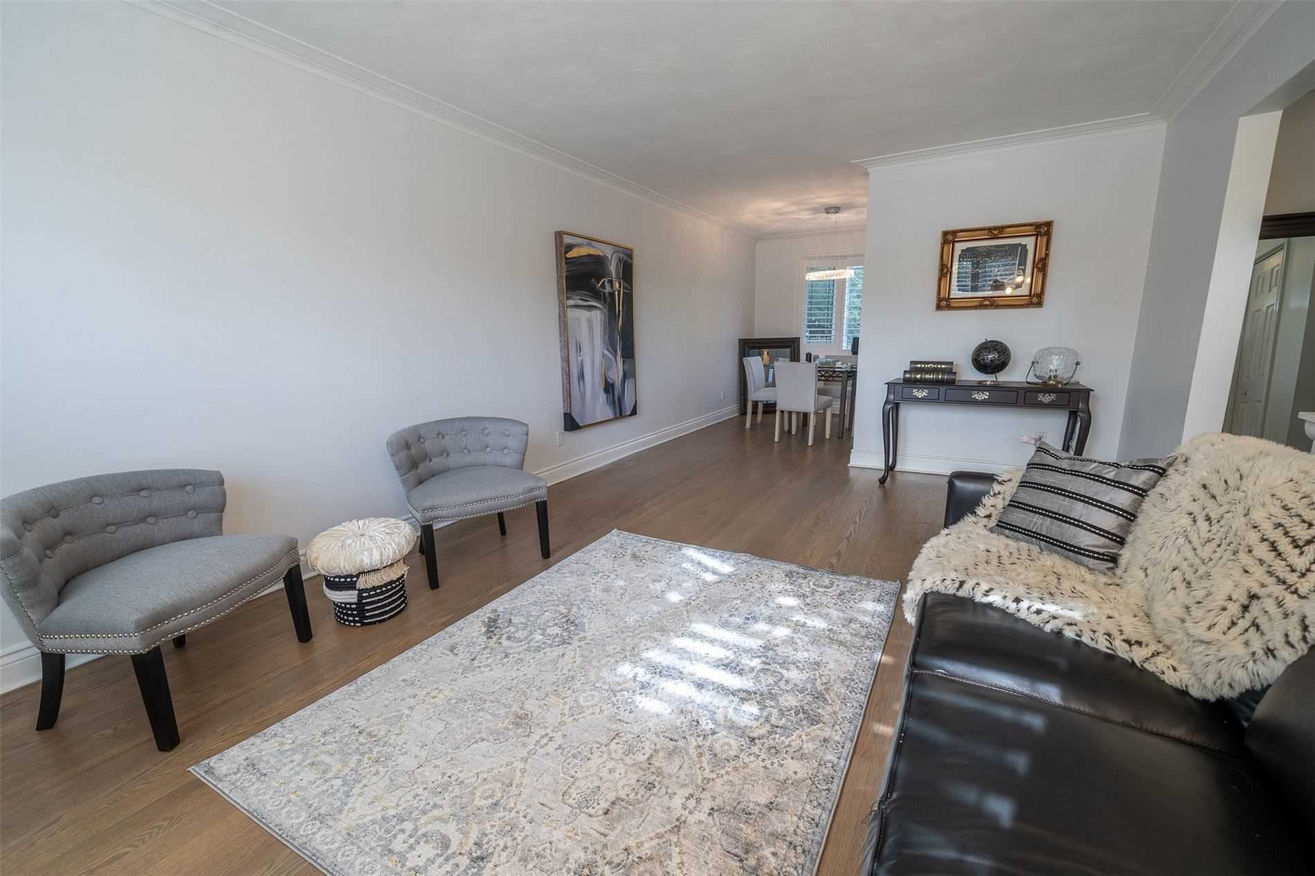 401 Dorchester Cres