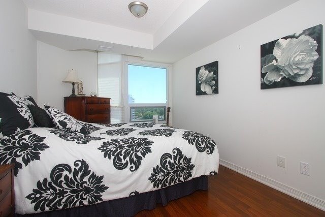 9 George St, #907