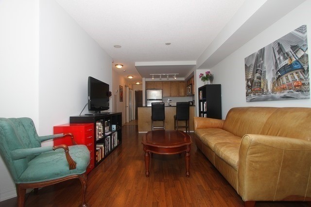 9 George St, #907