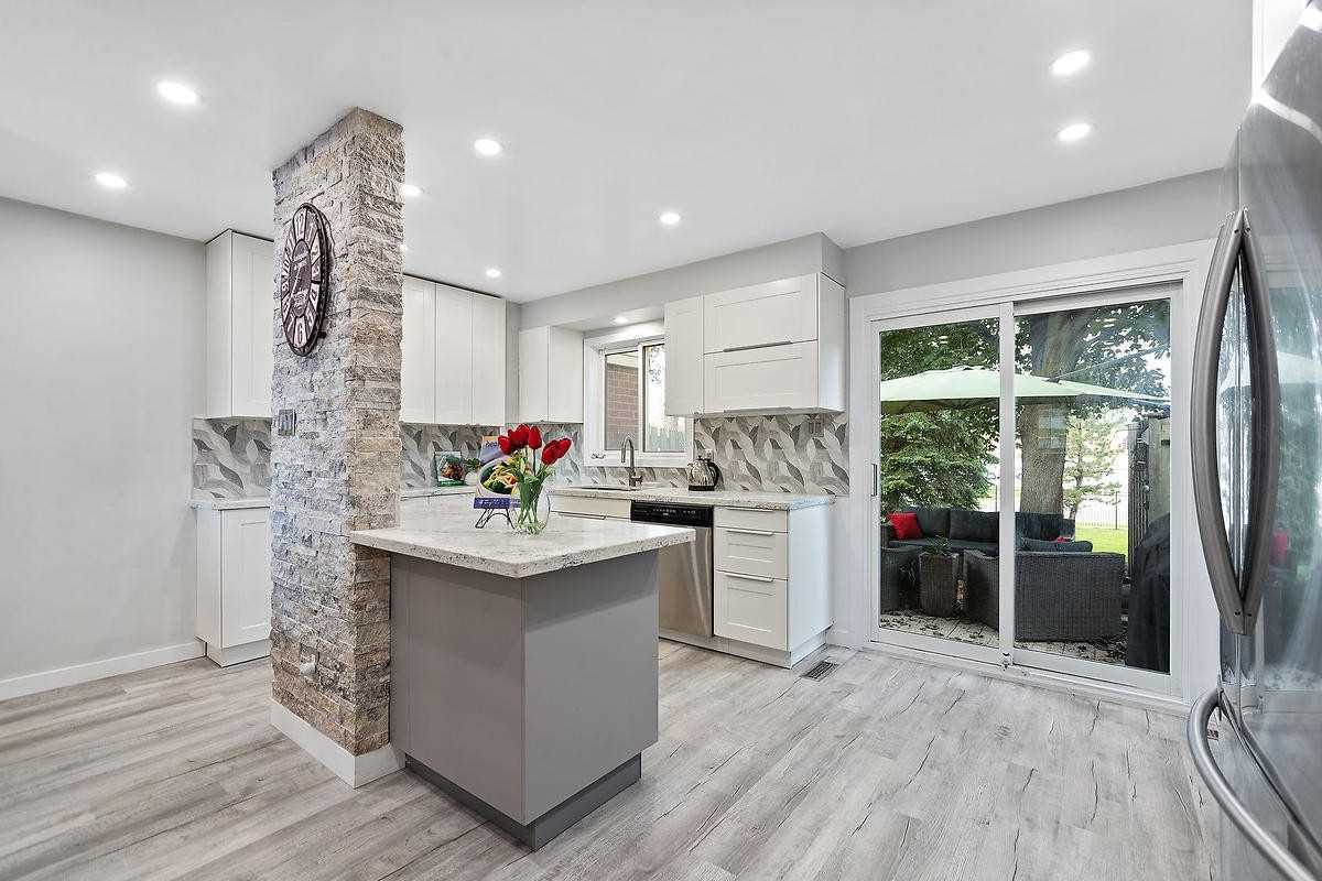 371 Bronte St S, #45