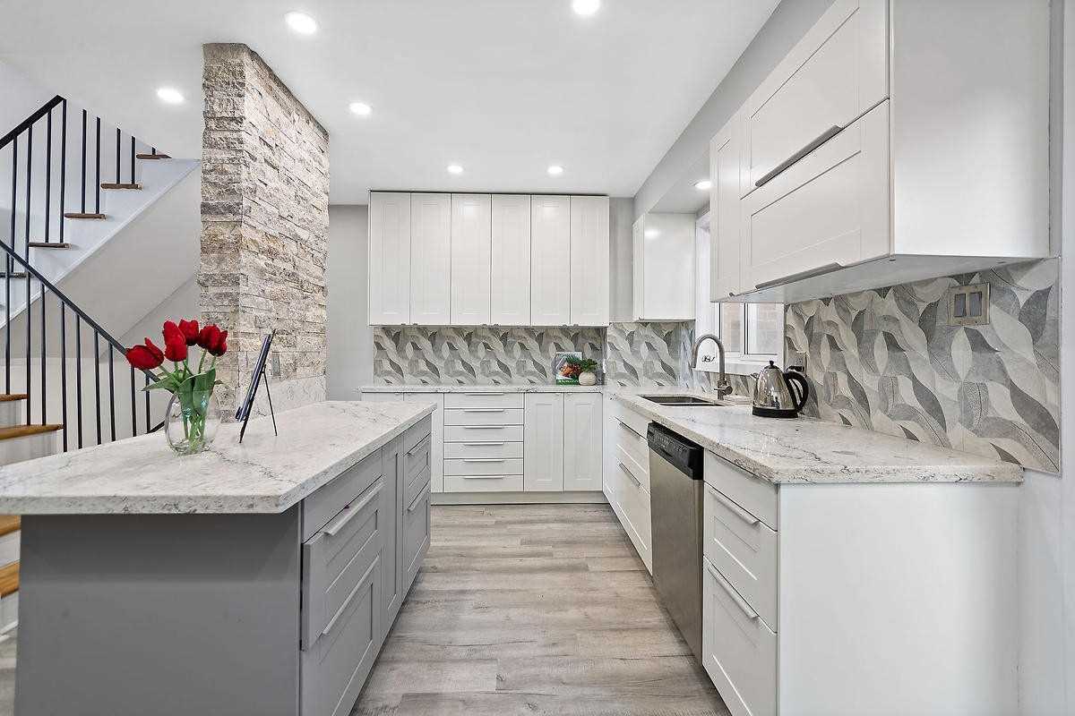 371 Bronte St S, #45