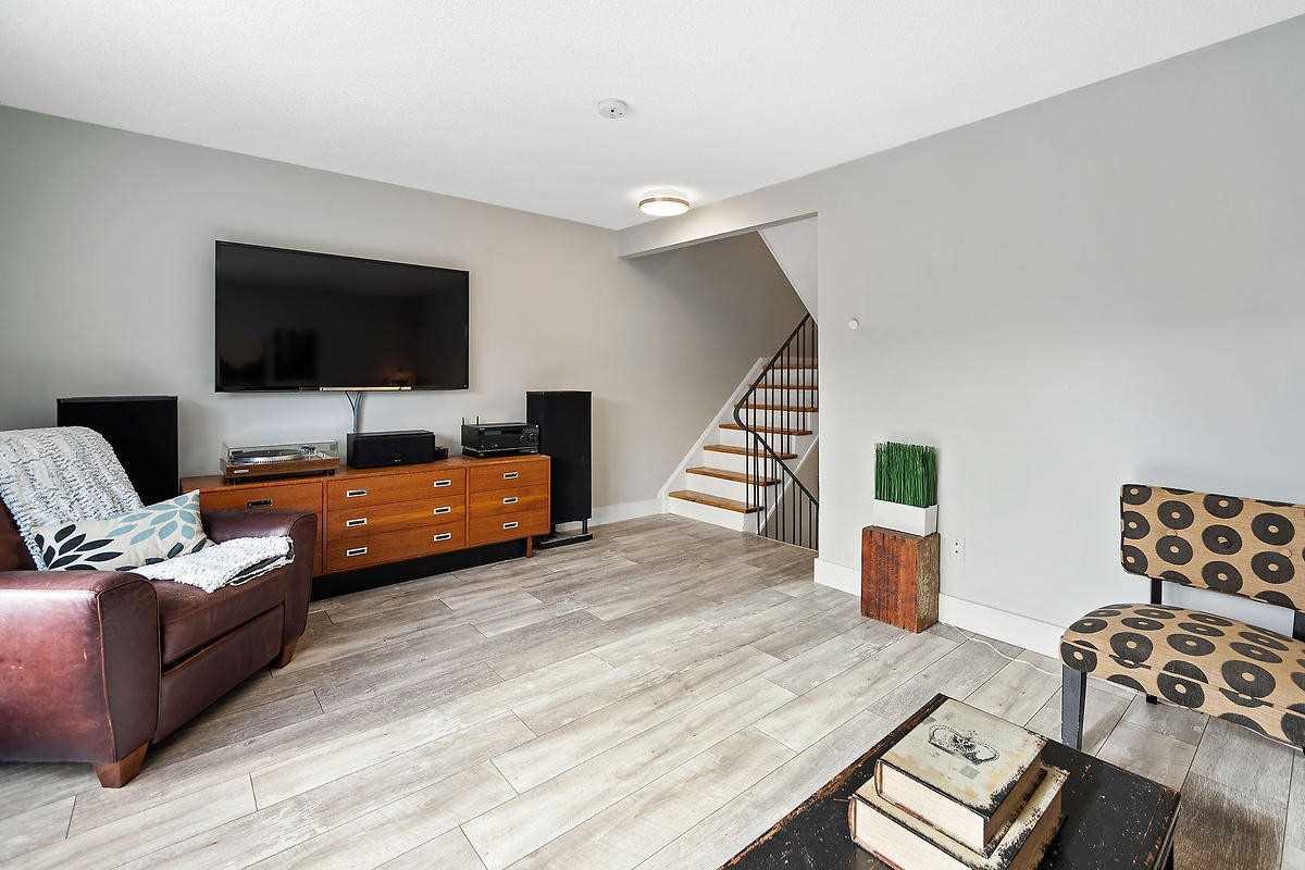 371 Bronte St S, #45