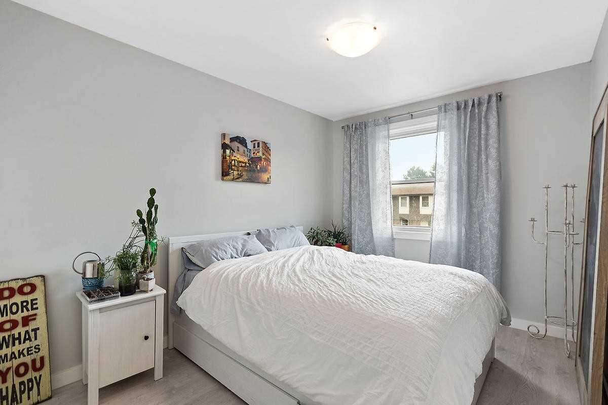 371 Bronte St S, #45