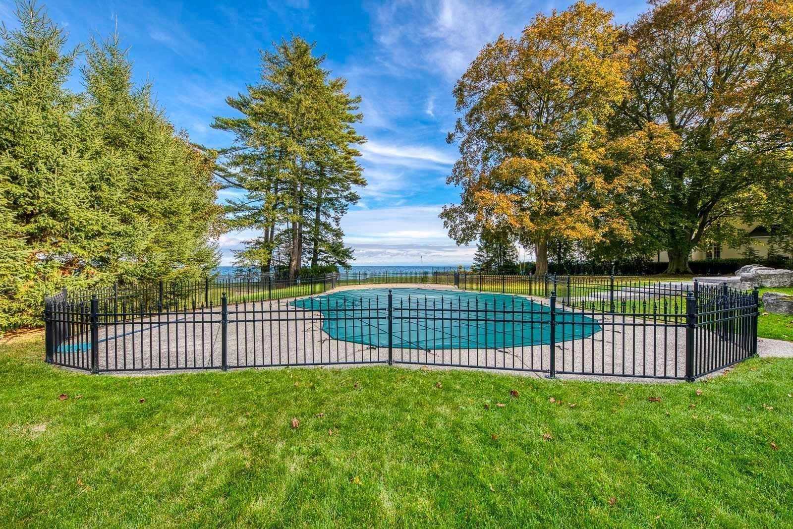 21 Ennisclare Dr E
