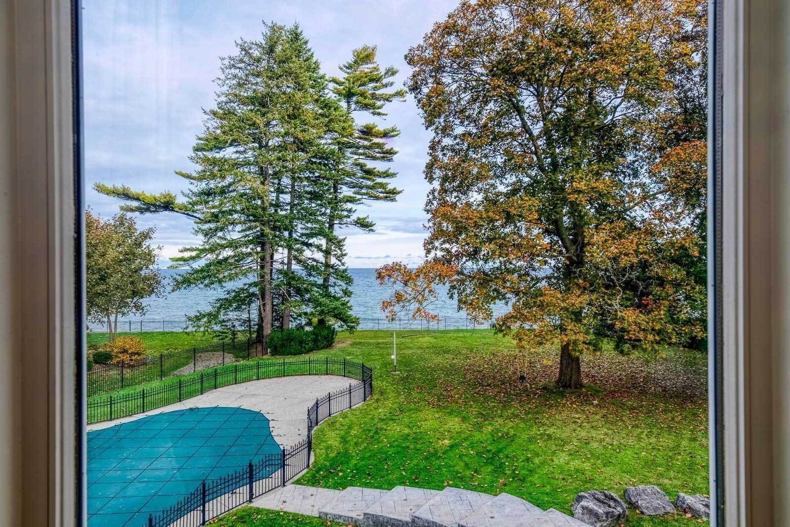 21 Ennisclare Dr E