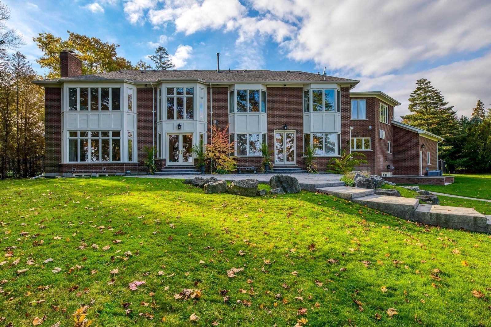 21 Ennisclare Dr E