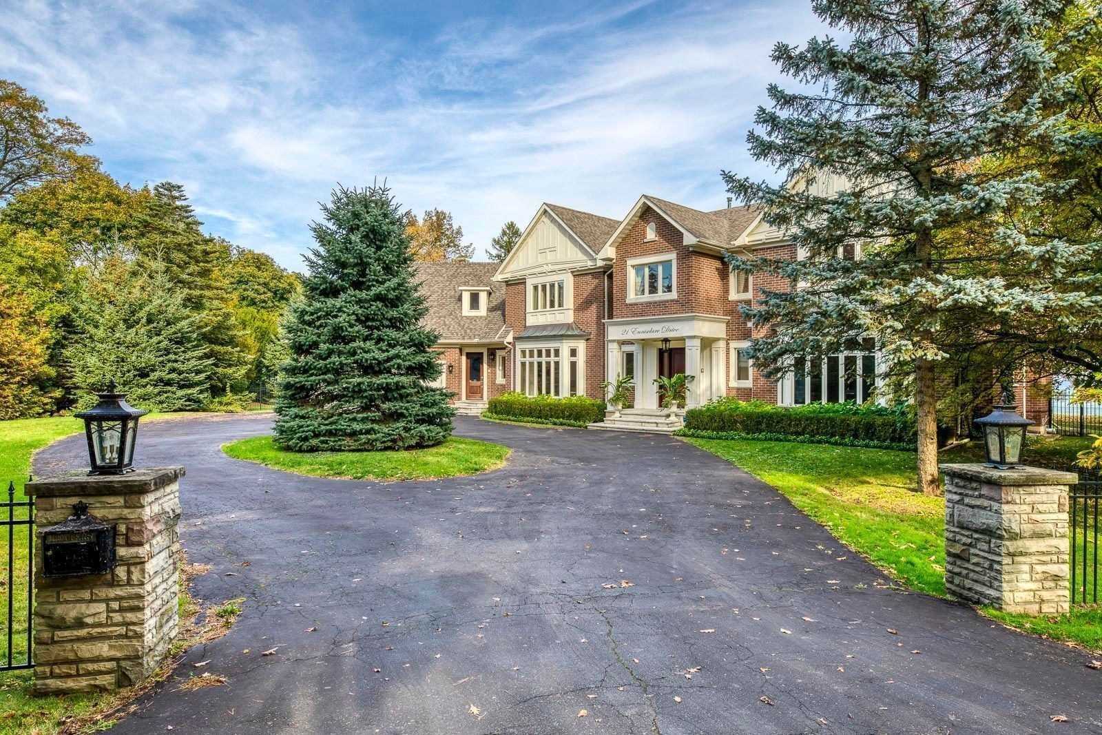 21 Ennisclare Dr E