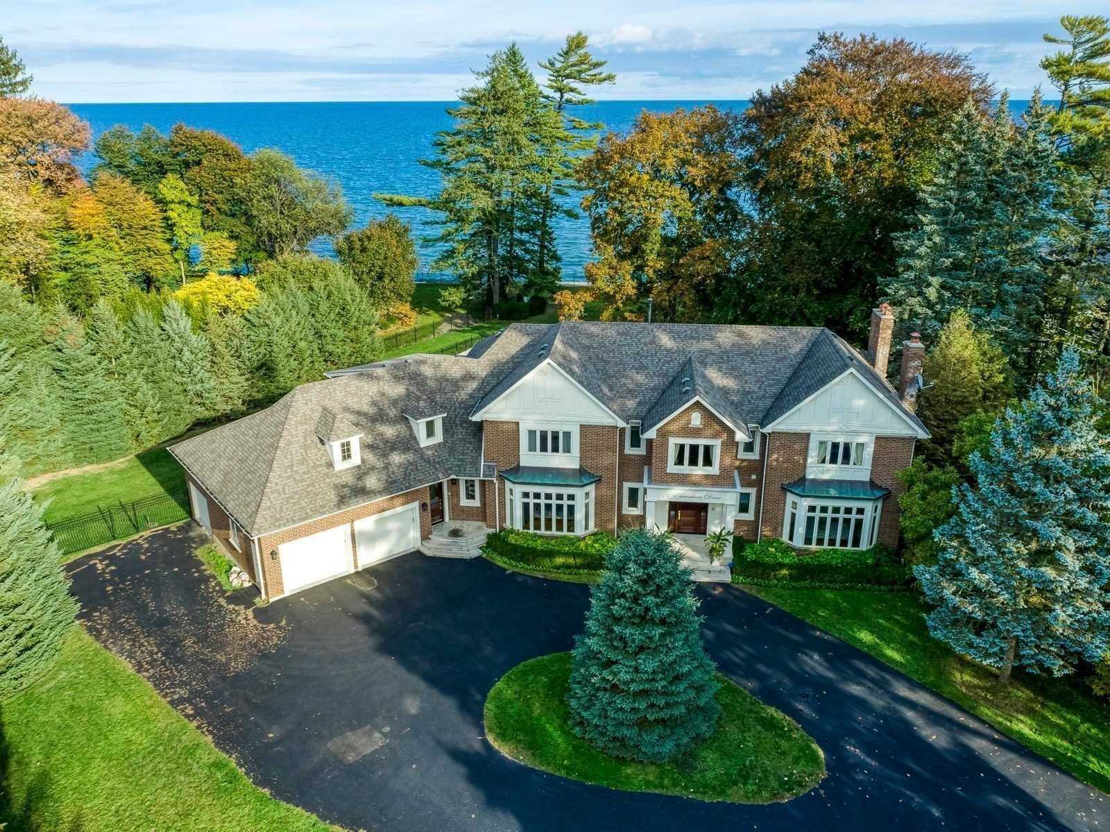 21 Ennisclare Dr E