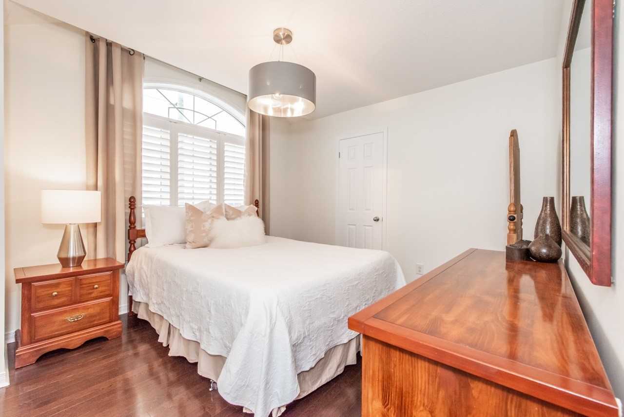 21 Chetholme Pl