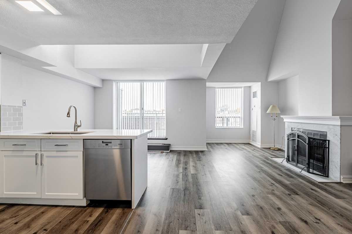221 Robinson St, #403