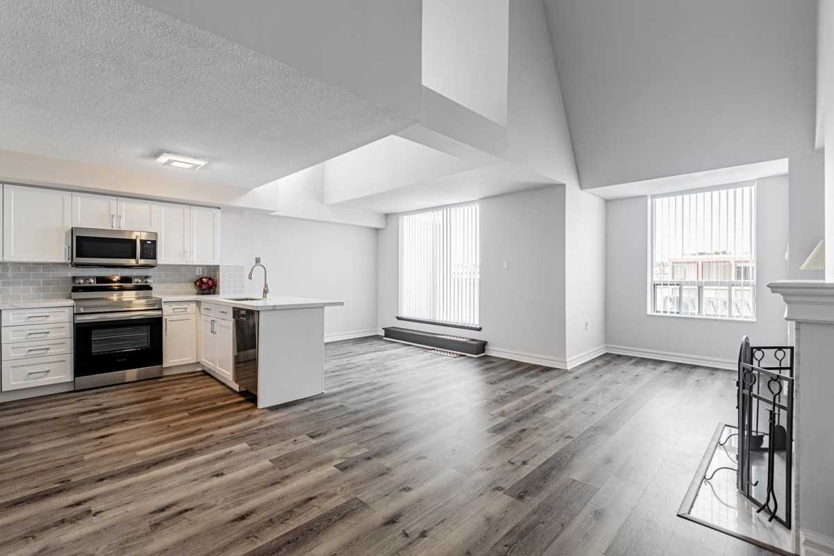 221 Robinson St, #403