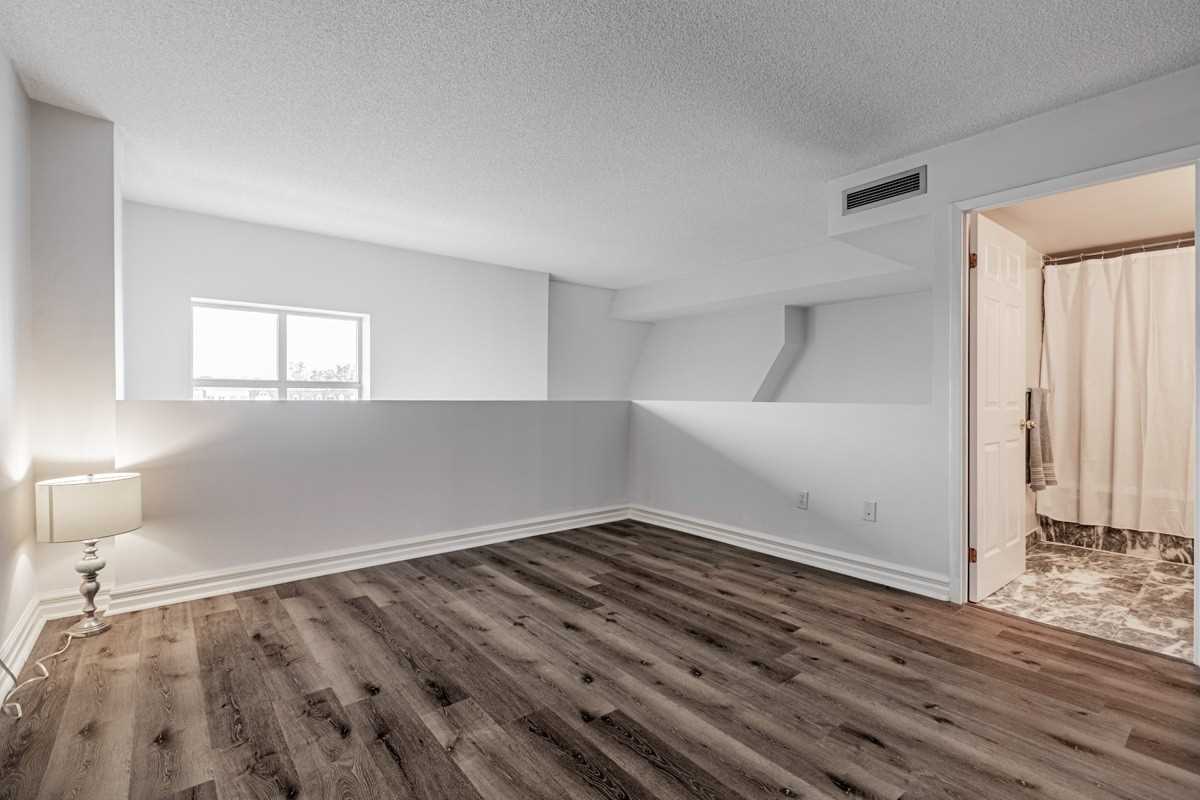 221 Robinson St, #403