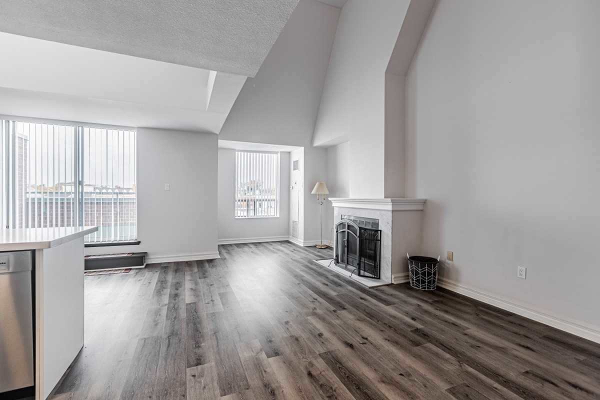 221 Robinson St, #403
