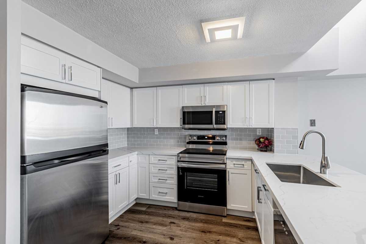 221 Robinson St, #403