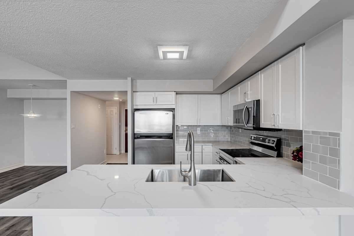 221 Robinson St, #403
