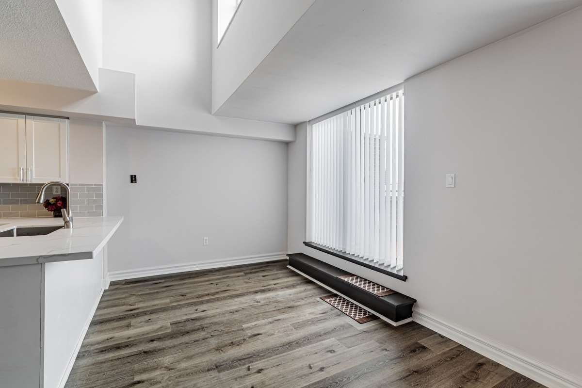 221 Robinson St, #403
