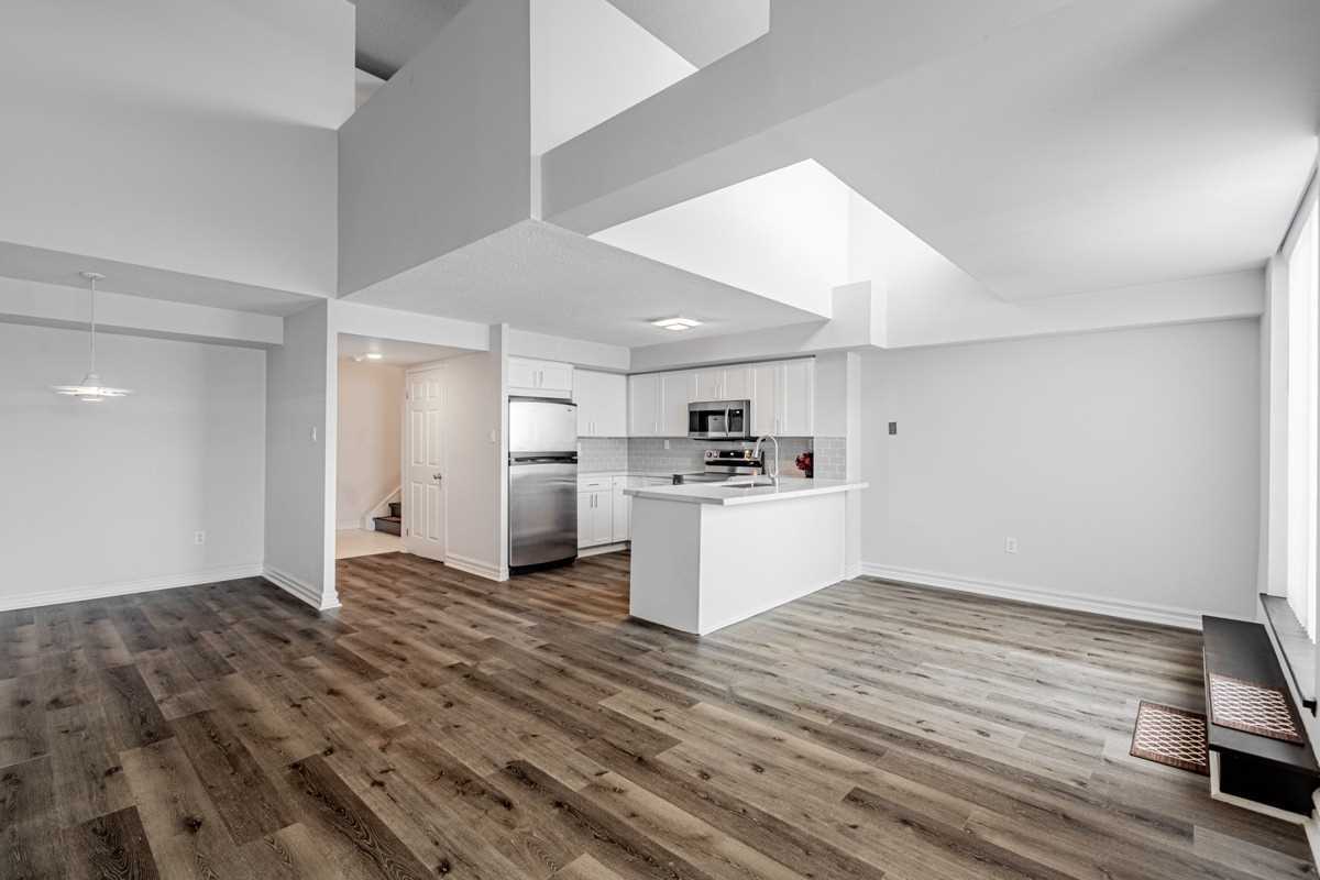 221 Robinson St, #403
