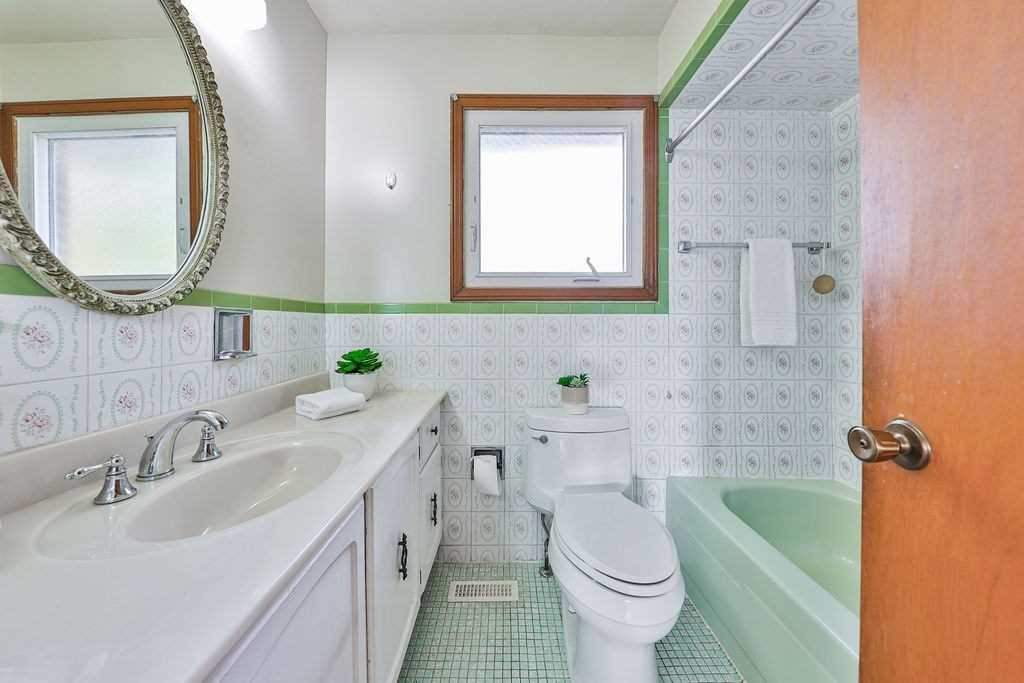 2551 Birch Cres