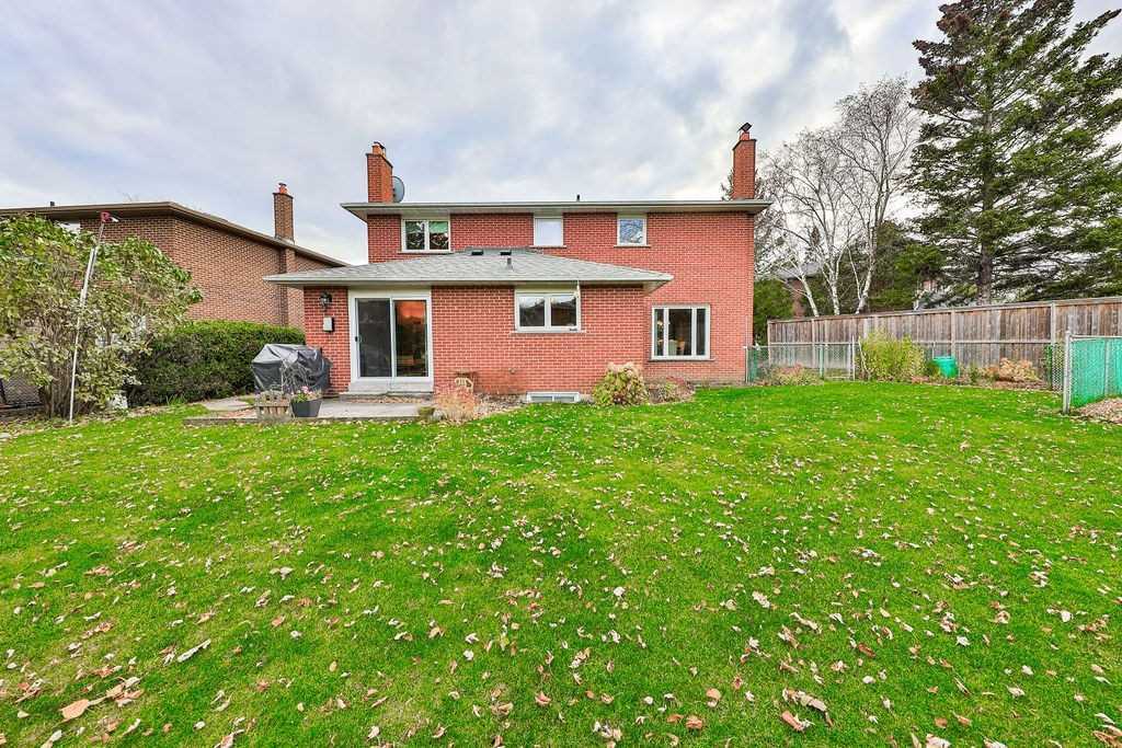 2551 Birch Cres